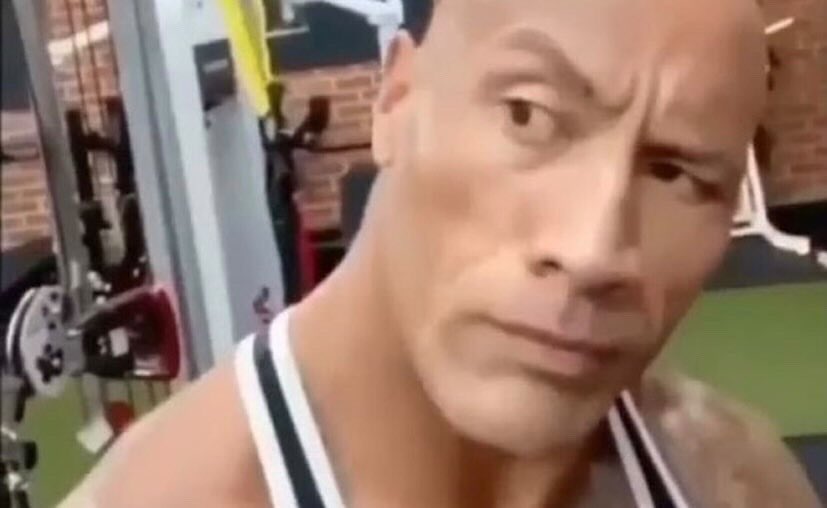 Дуэйн джонсон мем взгляд. Дуэйн скала джонсон яйцо. Дуэйн джонсон улыбается. Дуэйн скала джонсон. Лицо скалы мем.