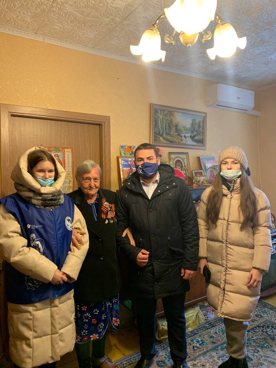 Совместно с волонтерами ГБПОУ «Самарский политехнический колледж» поздравили ветерана Великой Отечественной войны, Калинкину Раису Ивановну, жительницу Куйбышевского района. 

#ВолонтерыПобеды #Куйбышевский

<a href="/AskerovaEmiliya/">Аскерова Эмилия Юрьевна</a> 
<a href="/AA_Korobkov/">Алексей Коробков</a> <a href="/chertilin1998/">Василий Чертилин🇷🇺🇷🇺🇷🇺</a> <a href="/kuibadm/">Администрация Куйбышевского района</a>