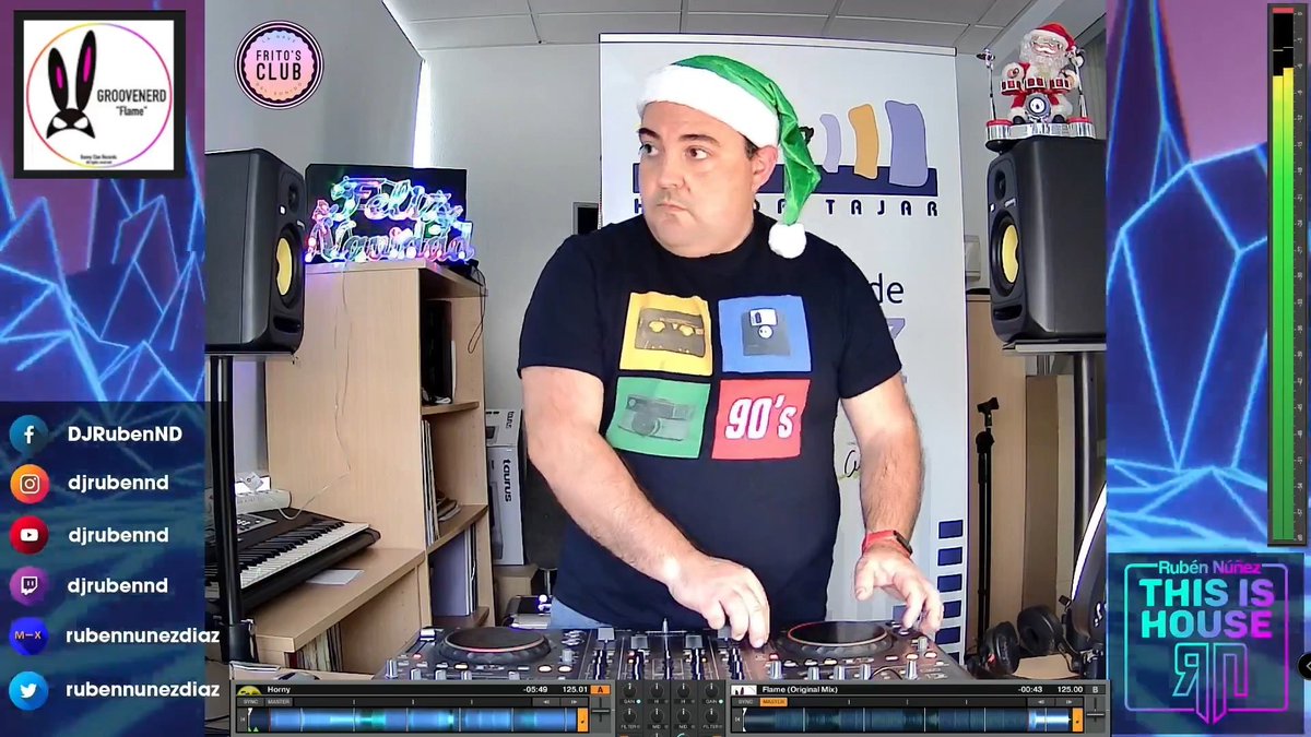 rubennunezdiaz's tweet photo. Si hay que "tunearse" para hacer el This is House especial de Navidad, pues nos tuneamos. 
If I had to DJ with a costume to play on This is House Christmas edition, why not? 
#Christmas #Navidad #felizNavidad #merrychristmas #House #Housemusic #santaclaus https://t.co/jbXC5mbJKD
