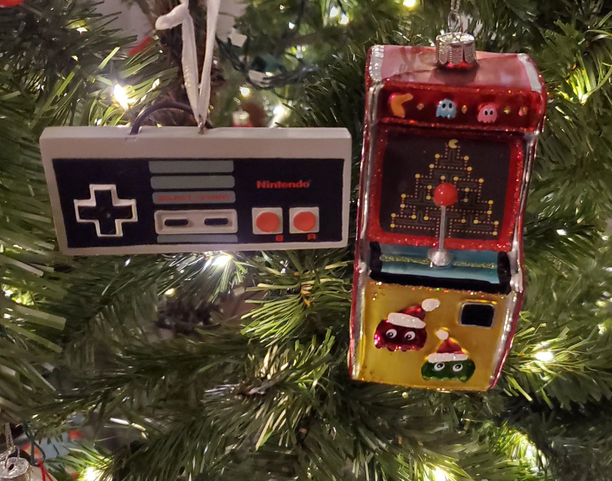 #MerryChristmas &amp; #HappyHolidays from Retro Game Guys! Wishing you health, happiness and great games. We hope to have new RGG episodes for you in the new year! Miss ya! ♥️🕹
#Retrogaming #Retrogames #RetrogamingPodcast #RetroGameGuys #NES #Arcade