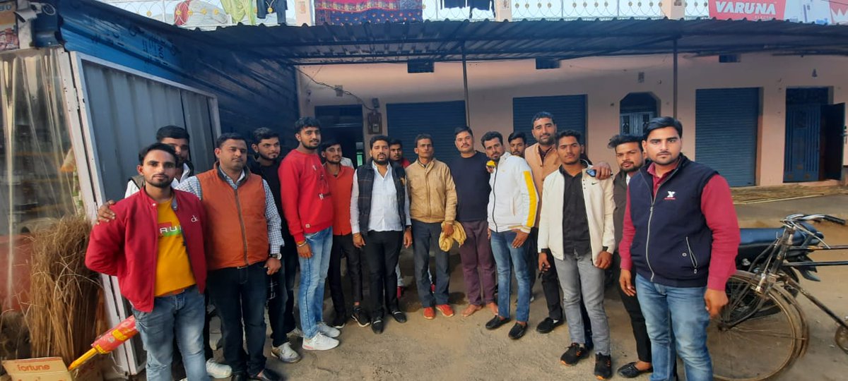 VeeruBhaiya4bjp's tweet photo. # बरुआसागर में शोक सभा मे शामिल हुए।
अन्य कार्यक्रम में -
# उन्नाव गेट बाहर j k मैरिज गार्डन के पास जन्म दिन में उपस्थित हुए।
🇧🇾🇧🇾🇧🇾🇧🇾🇧🇾🇧🇾🇧🇾🇧🇾🇧🇾
 *वीरेंद्र प्रताप सिंह "वीरू भैया"*
 *222 बबीना विधानसभा झांसी*
#veerubhaiya #teamveerubhaiya #AkhileshYadav #SamajwadiParty 1/2 https://t.co/hieCQHVg1a