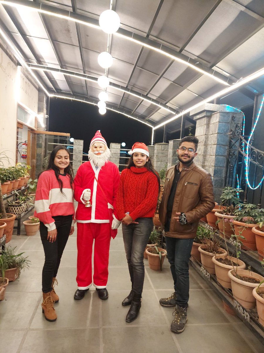 AnchalT13130604's tweet photo. #MerryChristmas https://t.co/spR1Ea85hg
