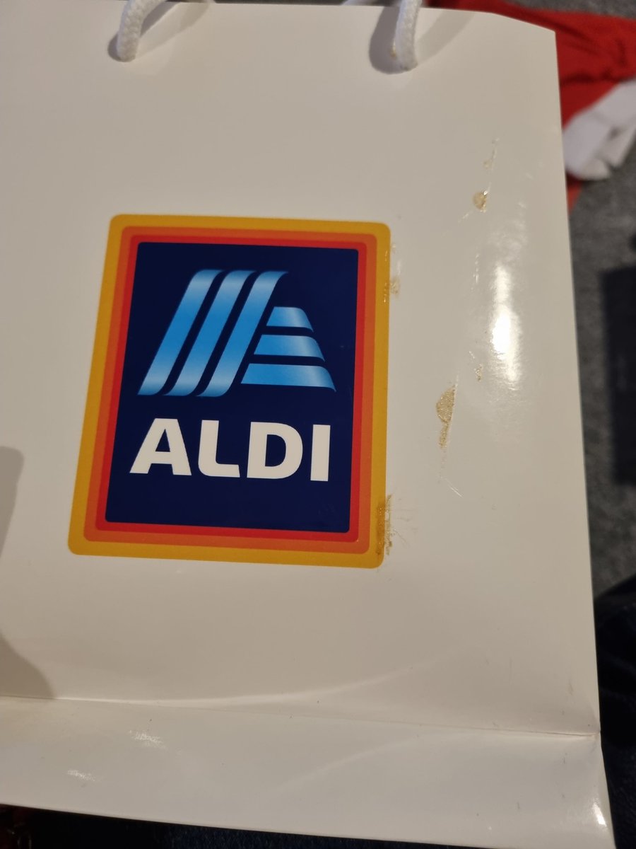 Michelleoby's tweet photo. Absolutely furious! Ordered a little wooden shop from @AldiUK for the baby for Christmas, only to find it's NOT brand new and its all loose in the box, screws and everything with food stains all over it!! Thanks @AldiUK for spoiling his present with your 2nd hand goods! https://t.co/ZZtkn8X9Oe