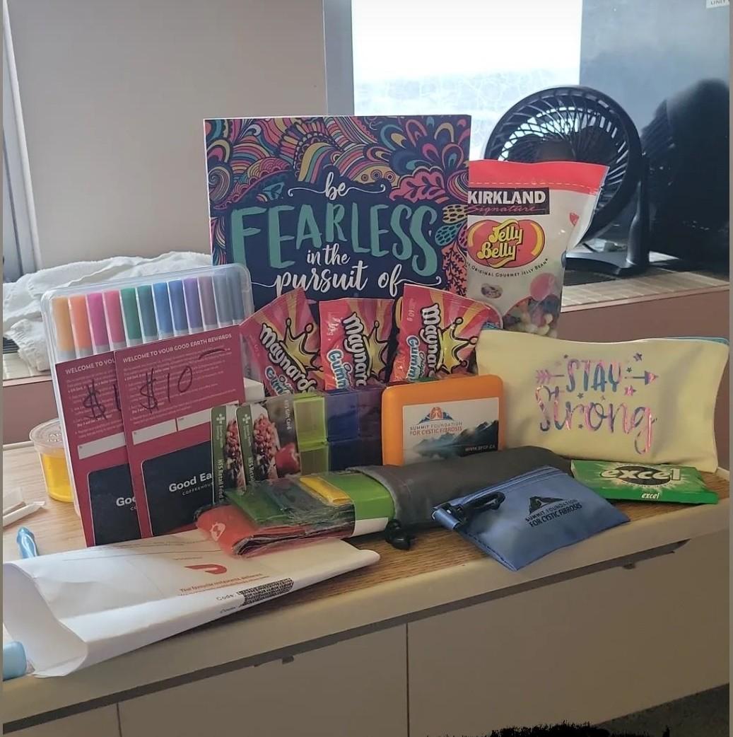 missnypower's tweet photo. Sening a HUGE thank you to @SFCF_Calgary for the super thoughtful goody bag gift while I spend the holidays getting healthy.

Peep that gift list though 👌👌

#cfwarrior #cysticfibrosis #holidaycheer #spreadthelove https://t.co/mwOx1La3Um