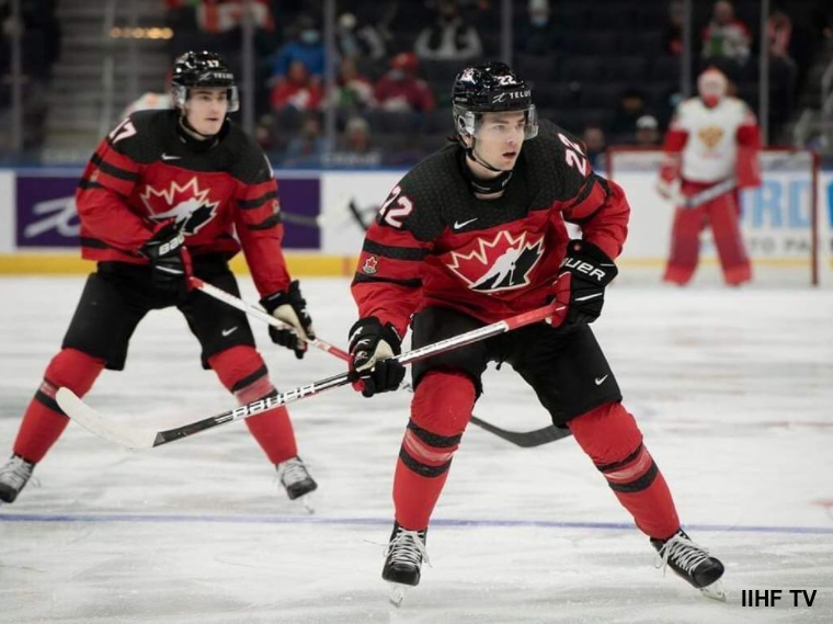 IIHFTV's tweet photo. Let the tournament begin🎄🎄 #WorldJuniors https://t.co/69s4kXsGud