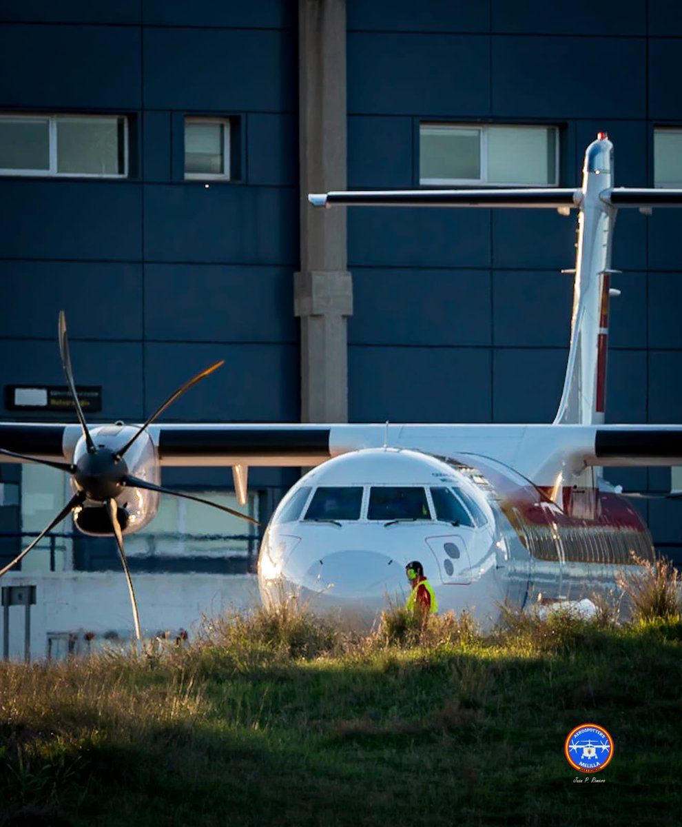 SpottersMelilla's tweet photo. #BuenasTardes
Las jornadas se terminan chequeando de manera íntegra el avión para así arrancar de la mejor manera la próxima.
Aquí vemos al #CiudaddeMelilla de @AirNostrumLAM en el #Lima4 de #MelillaMLN
.
.
Foto📸: Juan P. Romero Bueno
@jmanatol @hydra_66 https://t.co/ovUgSdCbp4