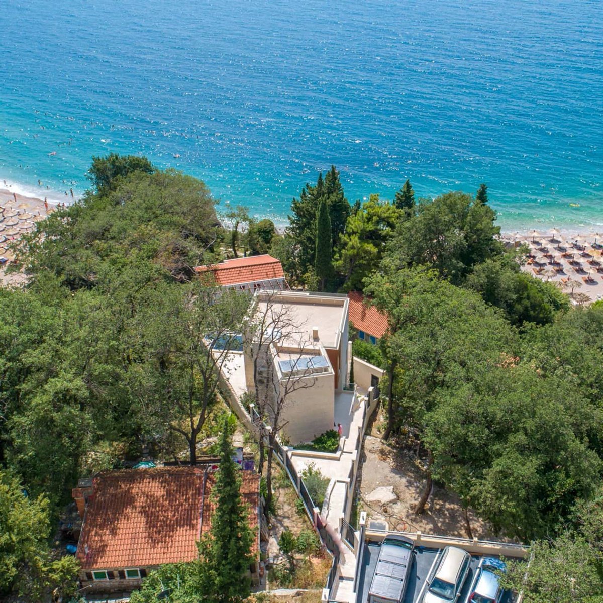 propertymne's tweet photo. This beautiful beachfront villa FOR SALE.🔑🏠🌅
.
#montenegro #realtor #realestate #properties #propertybrothers #property #realestatelife #houseforsale #view #seaview #nekretnine #properties #investment #secondhome #dreamhome https://t.co/KreUJ94DLA