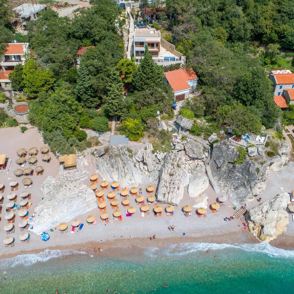 propertymne's tweet photo. This beautiful beachfront villa FOR SALE.🔑🏠🌅
.
#montenegro #realtor #realestate #properties #propertybrothers #property #realestatelife #houseforsale #view #seaview #nekretnine #properties #investment #secondhome #dreamhome https://t.co/KreUJ94DLA