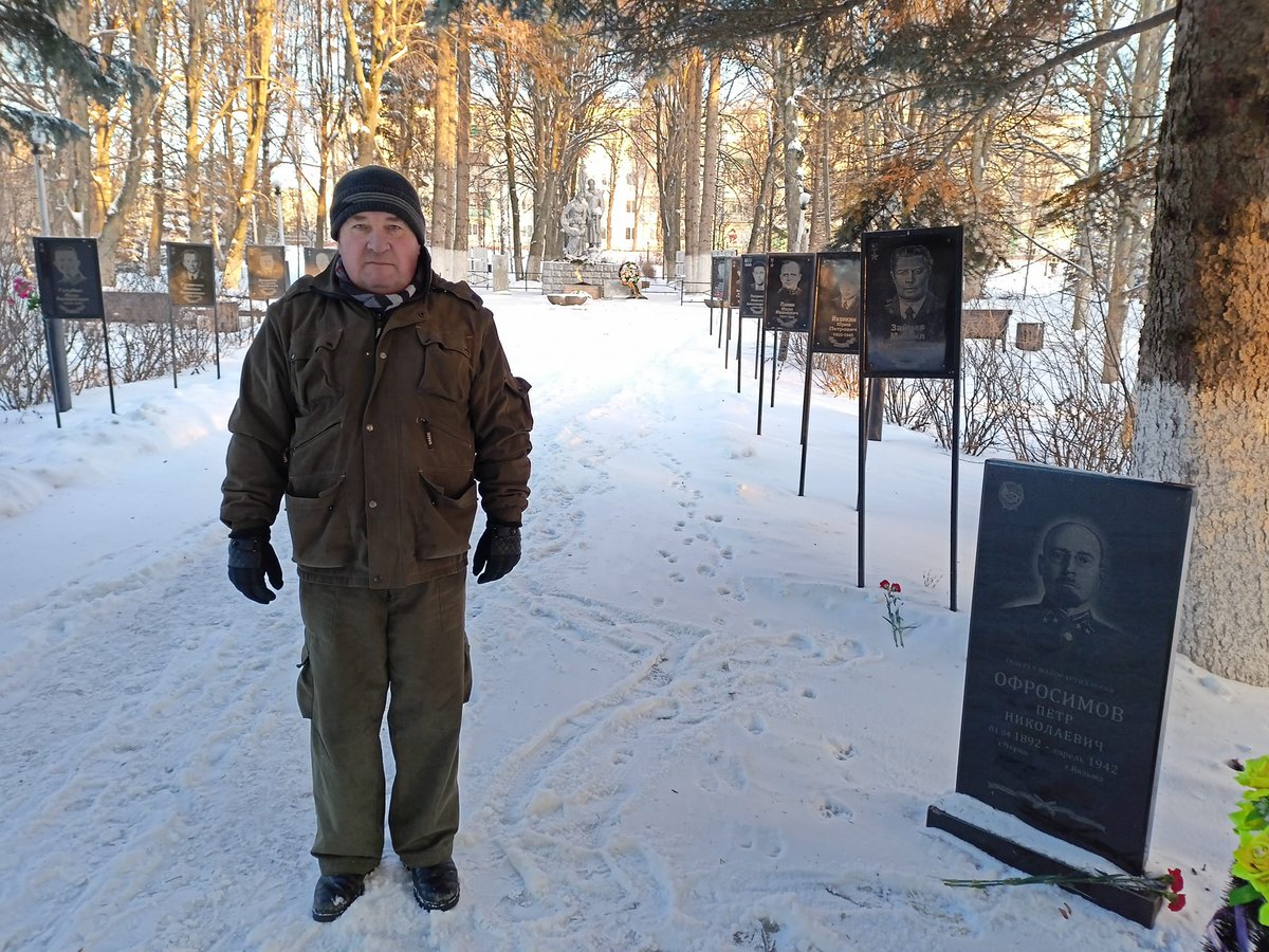Сегодня 80 лет со дня освобождения города Чернь от немецко-фашистских войск. Ходили с товарищем, возложили цветы и почтили память погибших солдат, командиров и ветеранов-земляков, всех уже ушедших от нас.