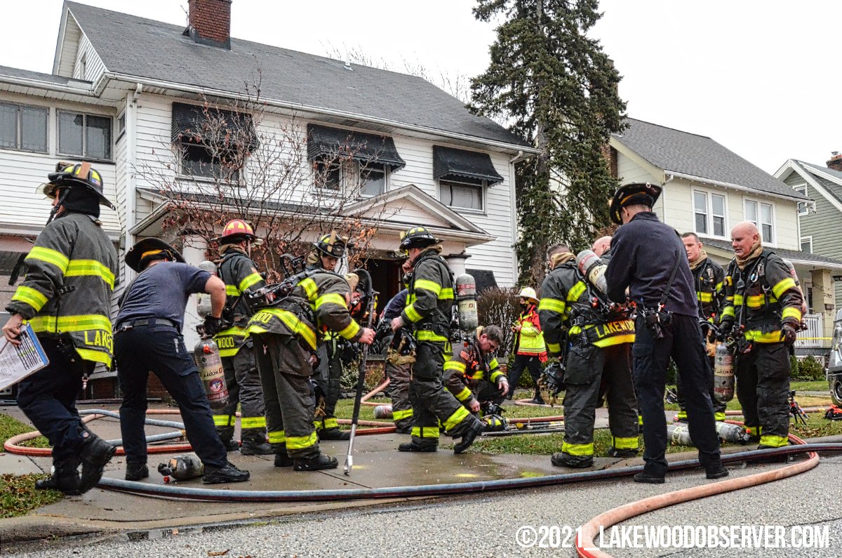 thelkwdobserver's tweet photo. Lakewood Fire and Police responded to a fire on Wyandotte. Save the people, all the pets and people!
What a week, when you see the video of today, it was and amazing effort! Great Work!
https://t.co/SJ8S1FGj4J
@LakewoodOhio @FireLakewood #Lakewood #Local382 https://t.co/HUNLyhA1AM