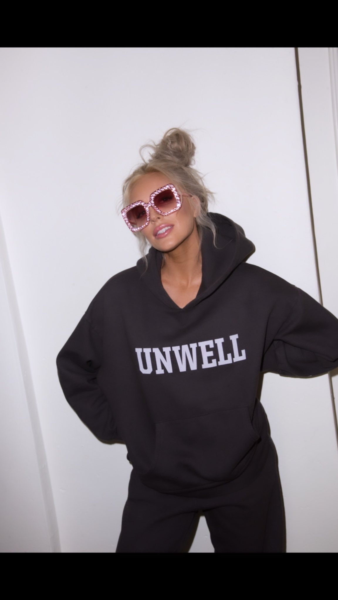 Alexandra Cooper on X HOLIDAY CHEER 15 off merch using code HENRY enjoy daddies https t 6wJhgbT6OH https t RwsPMGlZR6 X