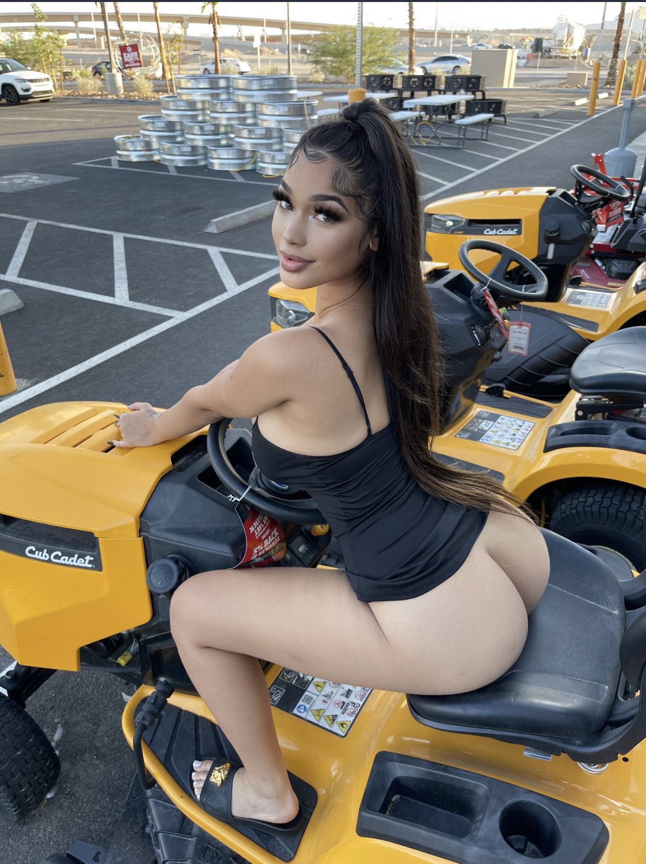 2 pic. I love riding things ❤️🥺 https://t.co/QJnZzcxZTx