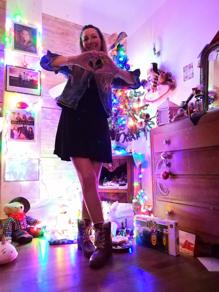 ElodieJubert's tweet photo. Merry Christmas everyone
🎄🥰🎅✨ https://t.co/pIw6XztSMg