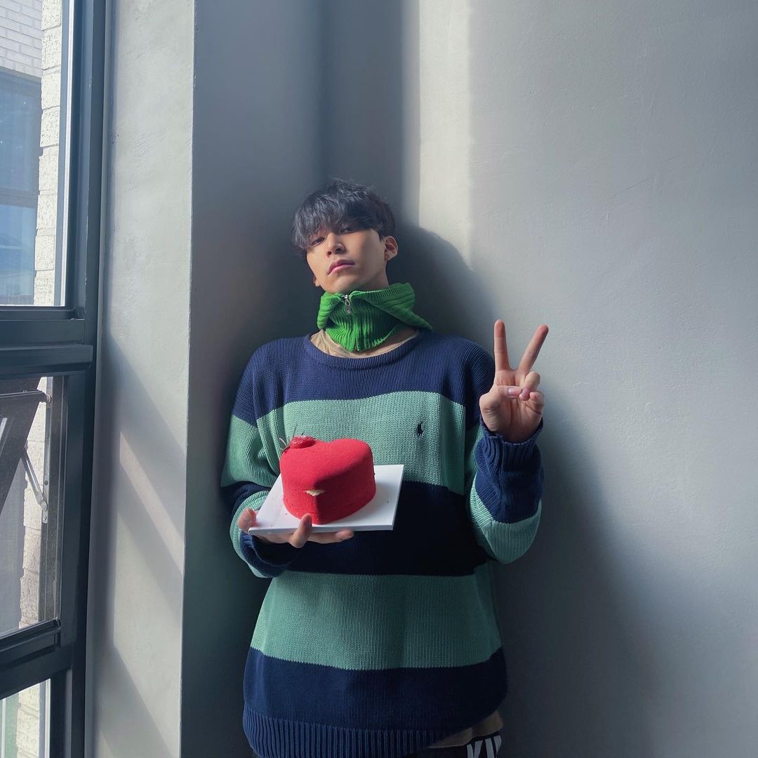 baiishon_'s tweet photo. first celebrate with my @cantfindtheway_ 🎄💙 https://t.co/NHLniigyXu