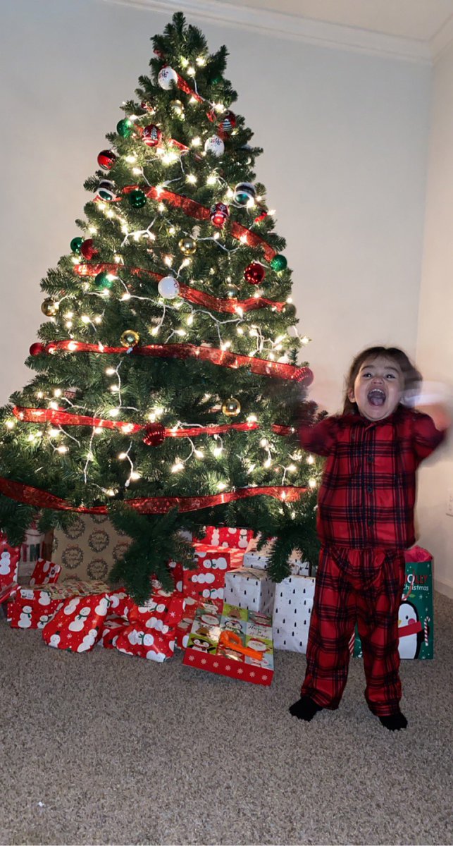 Mmcaste17's tweet photo. My baby was too excited ❣️🎄🥰 https://t.co/WOsWw2Ce9B