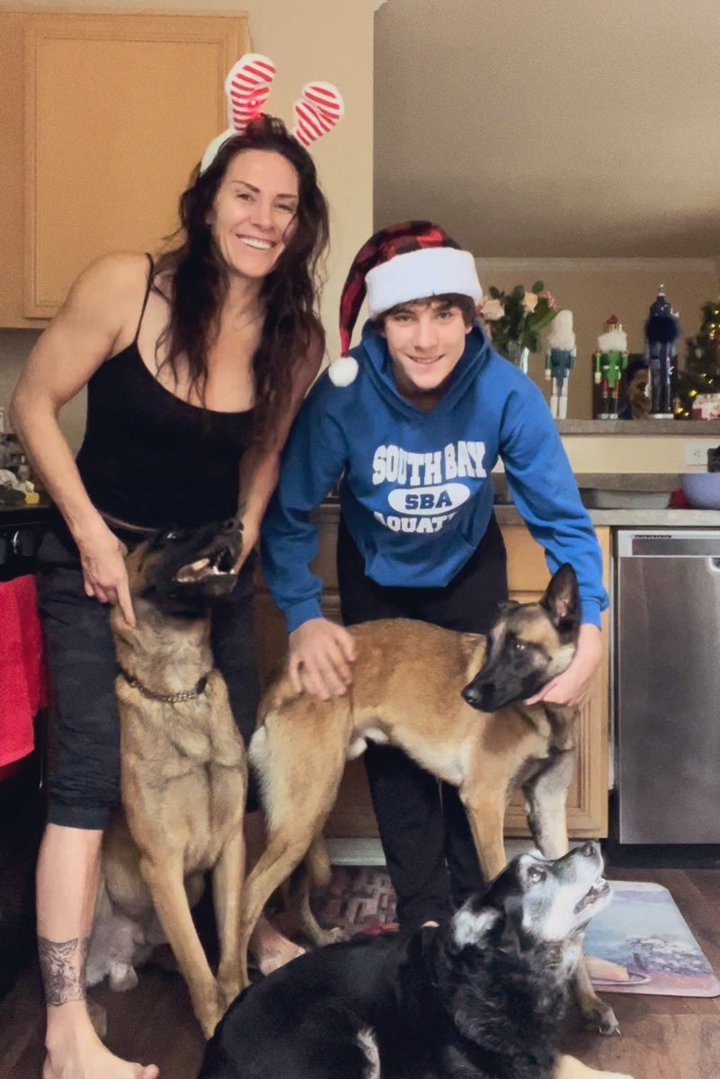 CatZingano's tweet photo. Merry Christmas everyone!
♥️🎁🎄🙏🏼 https://t.co/1lppOKFo1Y