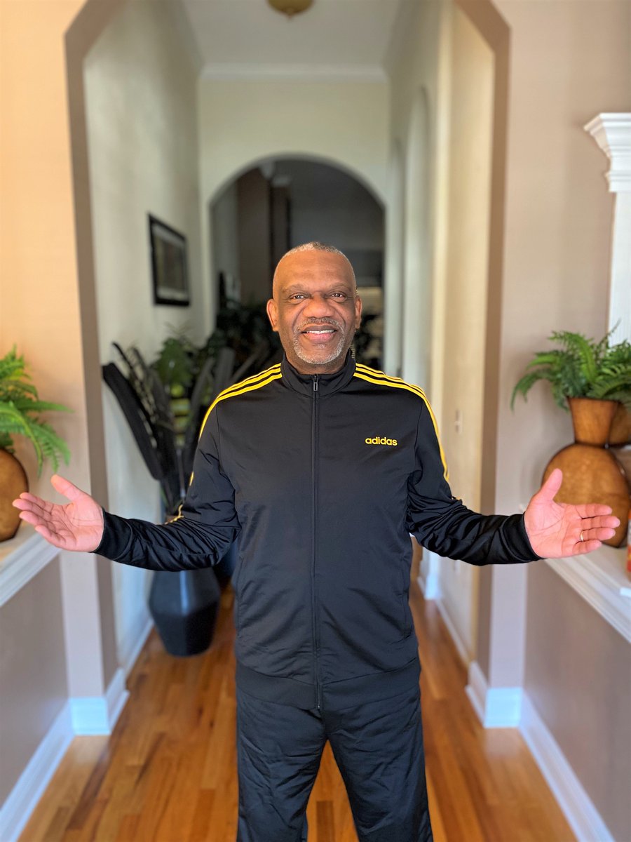 drharris06's tweet photo. Hoping your Holiday is filled with joy, love, and positivity. Enjoy your family and have fun!!
•
•
#HarrisDNA
#HappyHolidays 
#Adidas
#family 
#peace https://t.co/LlFkVR1InZ