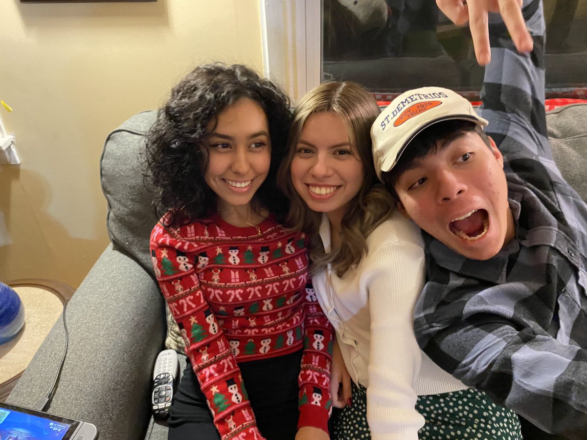 belIavator's tweet photo. merry christmas :)) https://t.co/DeUpZfwuZH