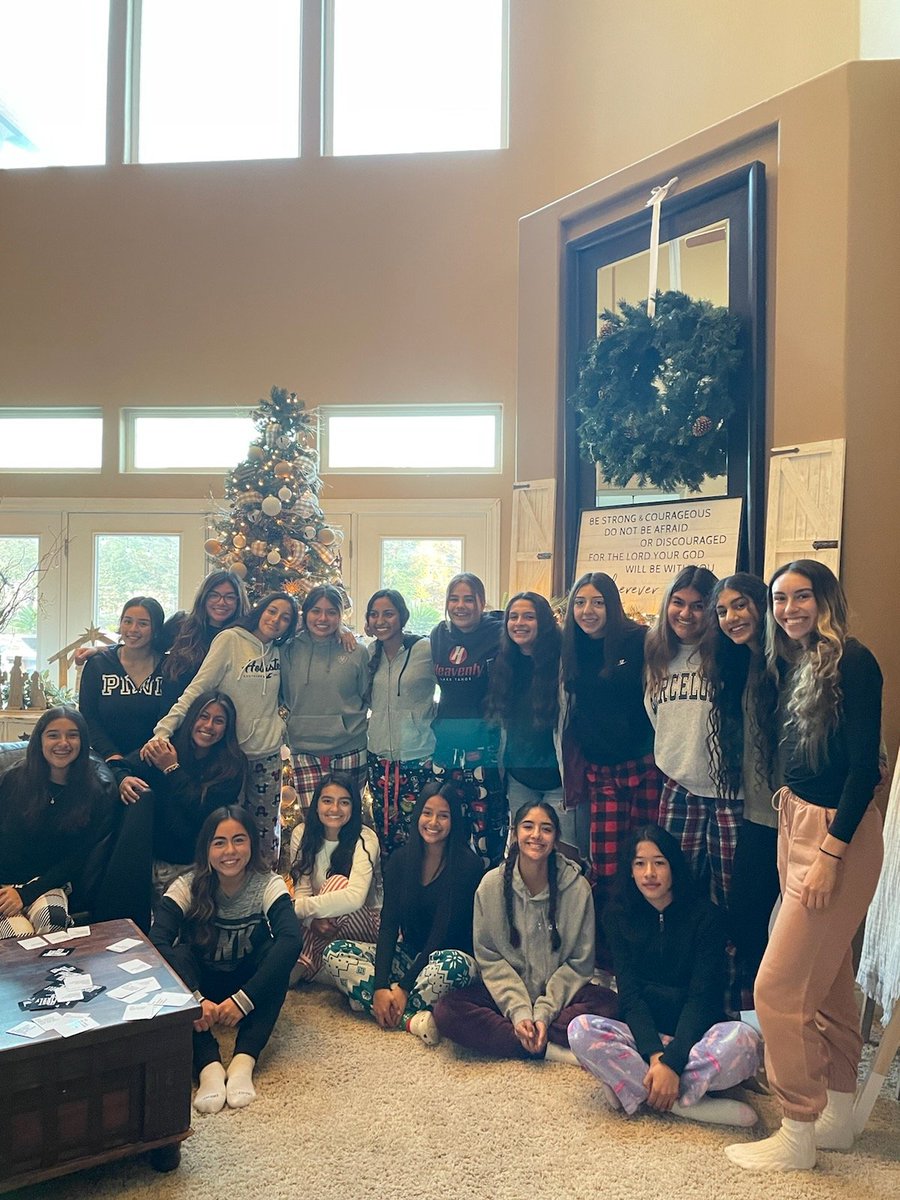 LHSWOMENSSOCC's tweet photo. Merry Christmas from our family to yours. https://t.co/0ekmmmsCUs