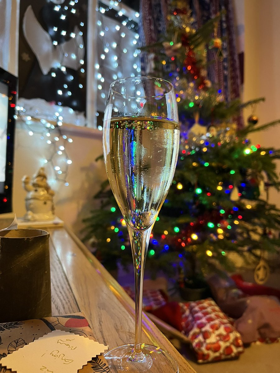 Home from work 
Felt a flat day instead of the usual Christmas buzz on the ward, which I think is lots to do with staff wondering if this variant will be as bad as last year. 
Lots of love to everyone working this Xmas time <a href="/BucksHealthcare/">Buckinghamshire Healthcare NHS Trust</a>