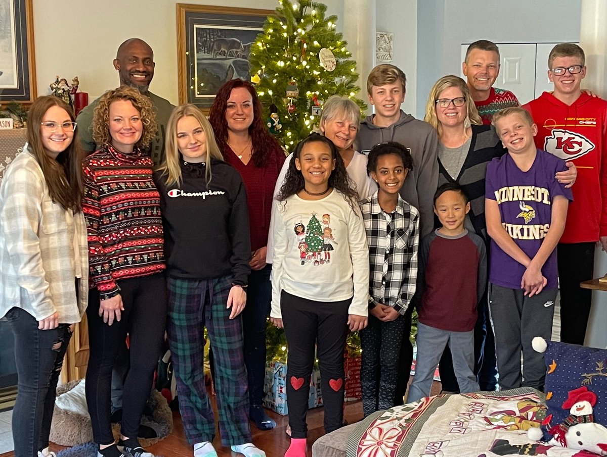 nicholas_drake's tweet photo. Drake Family Christmas
#DrakeCousins #DrakeCity #DrakeKids #MerryChristmas #Skol https://t.co/Ne0lsALRn8