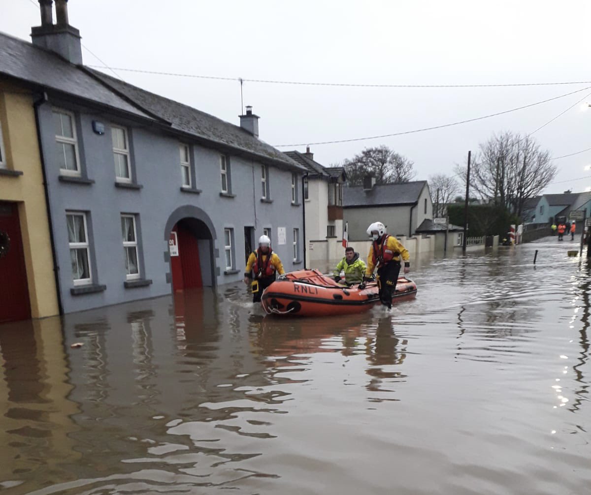 rorycassidy01's tweet photo. From Bridgetown earlier today. Well done to R117, the local coastguard in Kilmore Quay, the RNLI in Kilmore Quay, the ambulance service and many other locals who worked tirelessly today to assist people. Incredible people 👏🏻

@byrne_padraig @aidand472 @IrishCoastGuard @RNLI https://t.co/FNDX6RVlf6
