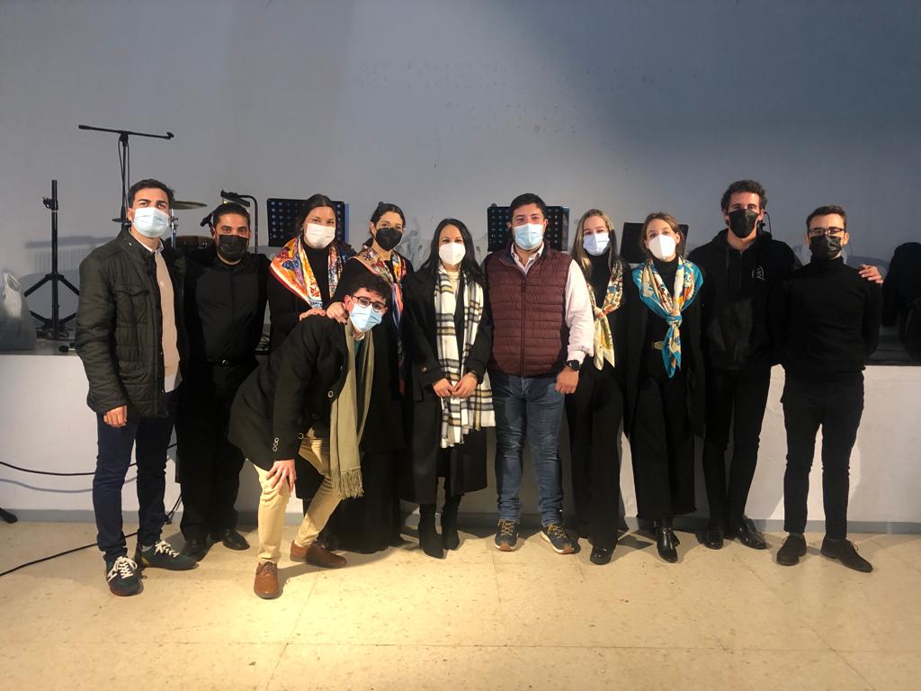 aytoloradelrio's tweet photo. 📸 Imágenes de la actuación de la 'Zambomba Loreña' en el salón del Restaurante El Cine de El Priorato, en la tarde de hoy sábado. El acto ha contado con la presencia del alcalde @antonioenamorao y los concejales @MarisolDiazfun2 y @florenpiro #NavidadenLora #LdResCultura https://t.co/7sfQ2erafr