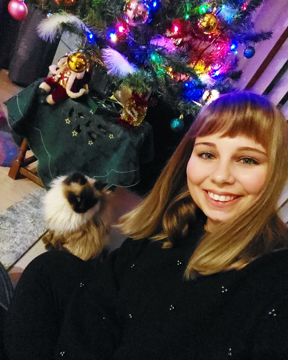 songsbysharon's tweet photo. Merry Christmas from my family to yours! 🎄🥰 #MerryChristmas #MerryXmas #HappyHolidays https://t.co/fTiad2p1Ao