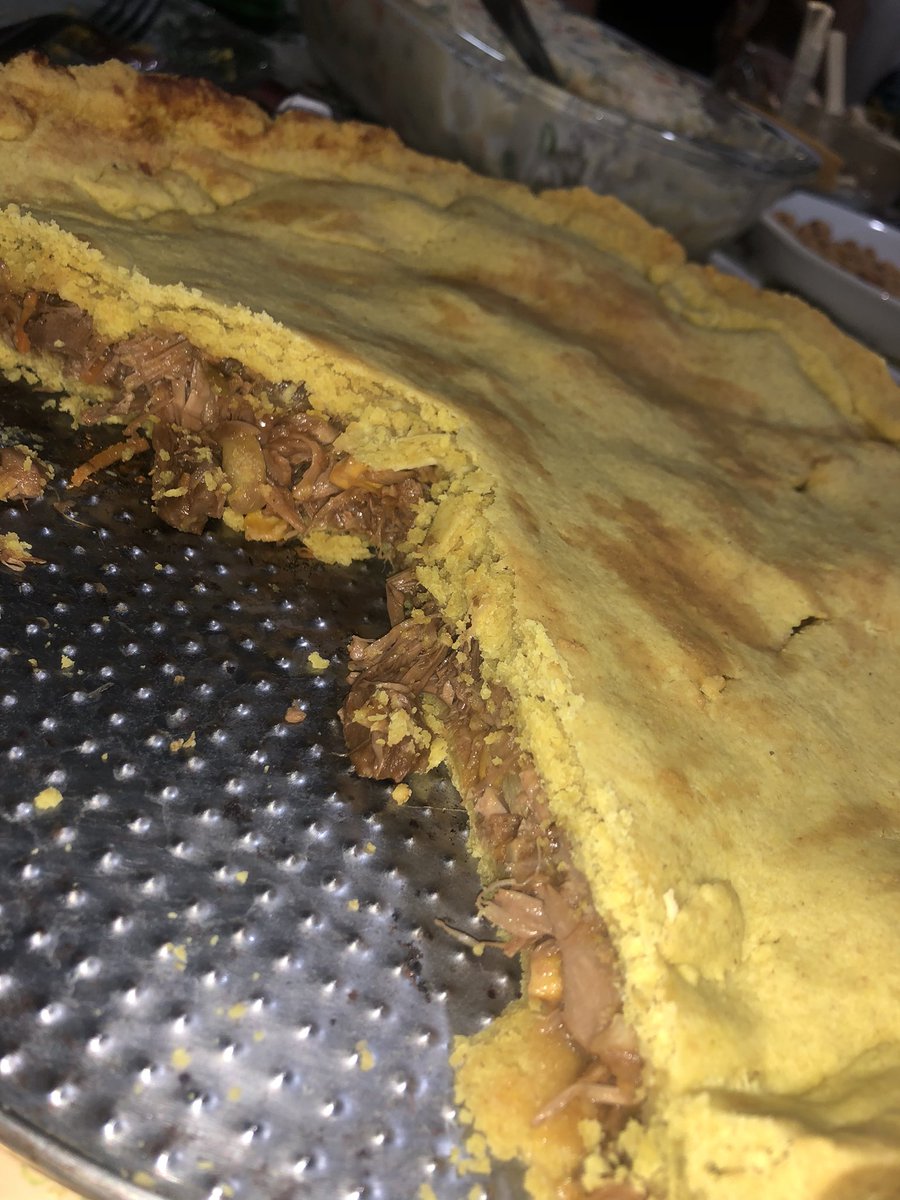 CBCookingClub_'s tweet photo. Wishing you guys a Merry Christmas 🎄❤️ 

Hope you enjoy the holidays with your family and loved ones 🥰

Here are some of the food I baked for yesterday’s meal: jackfruit vegan pie (tastes like chicken) and apple crumble for dessert. https://t.co/D0Ko4dqVWg