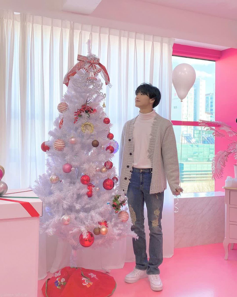 protector_souls's tweet photo. 메리 크리스마스 🎄🤍 https://t.co/mp3IdfwFtd