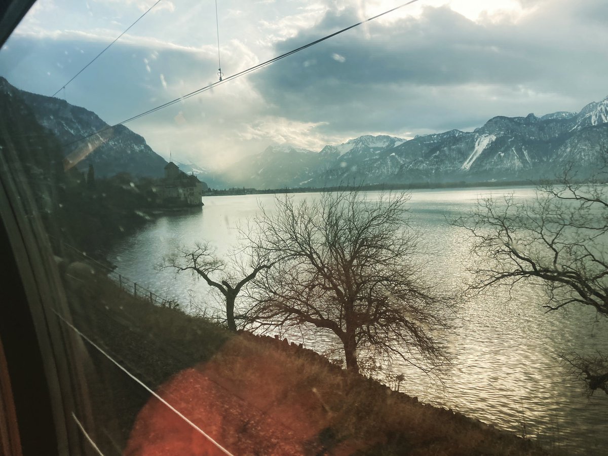 RSchildboeck's tweet photo. #mavieensuisse #léman #chillon #dentsdumidi #cff #noël2021
no @_DiningCar in the #regioexpress https://t.co/ylCJxYT3s8