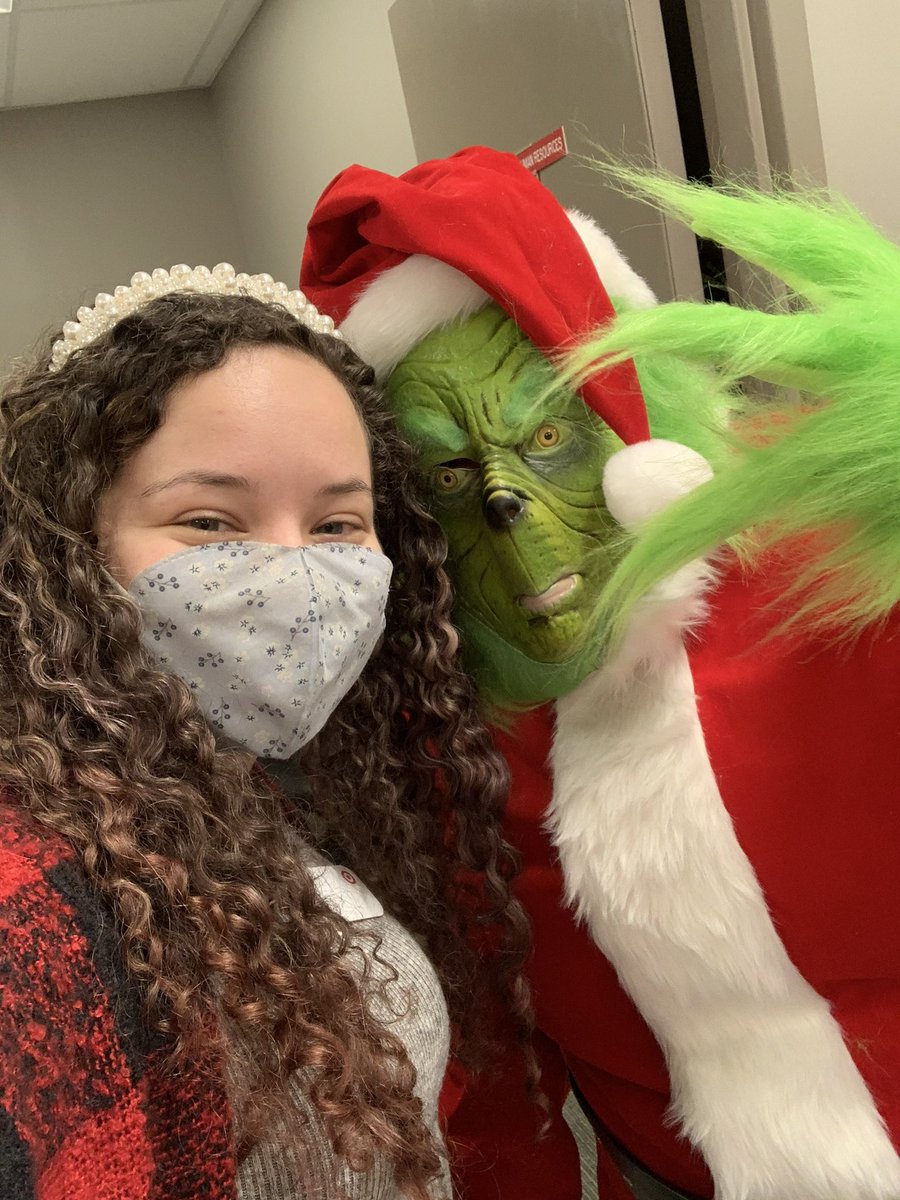 lisasince77's tweet photo. Merry Grinchmas!! https://t.co/idBRU55Yen