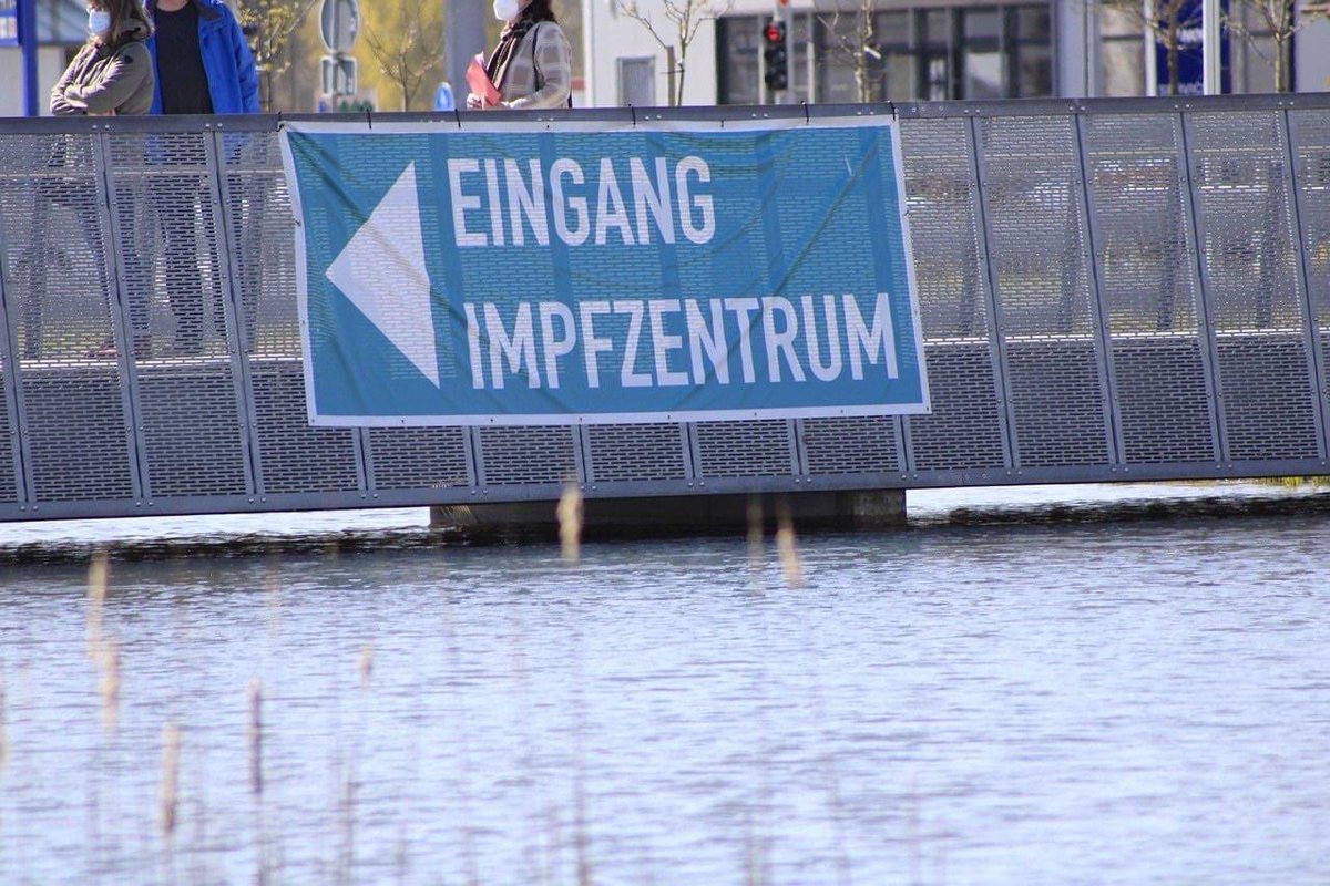 FrankFruehauf68's tweet photo. Eilmeldung: aufgrund der guten Organisation bei der #Corona-Impf-Aktion der VG #Herrstein-#Rhaunen in #Niederwörresbach, haben sich alle Beteiligten entschlossen mehr als 1000 Zusatz-anzubieten.
Diese werden nach und nach unter https://t.co/6RKODXxdyK angeboten. https://t.co/WRbbrQwplu