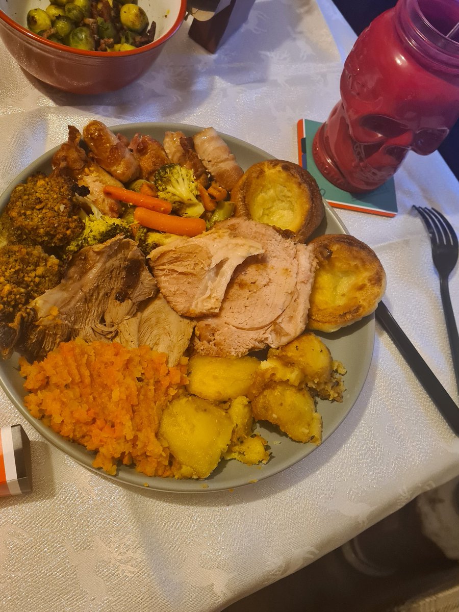 JamesDavies97's tweet photo. @KirstyW95 Gravy and mint sauce added after https://t.co/2WLBirjKQi