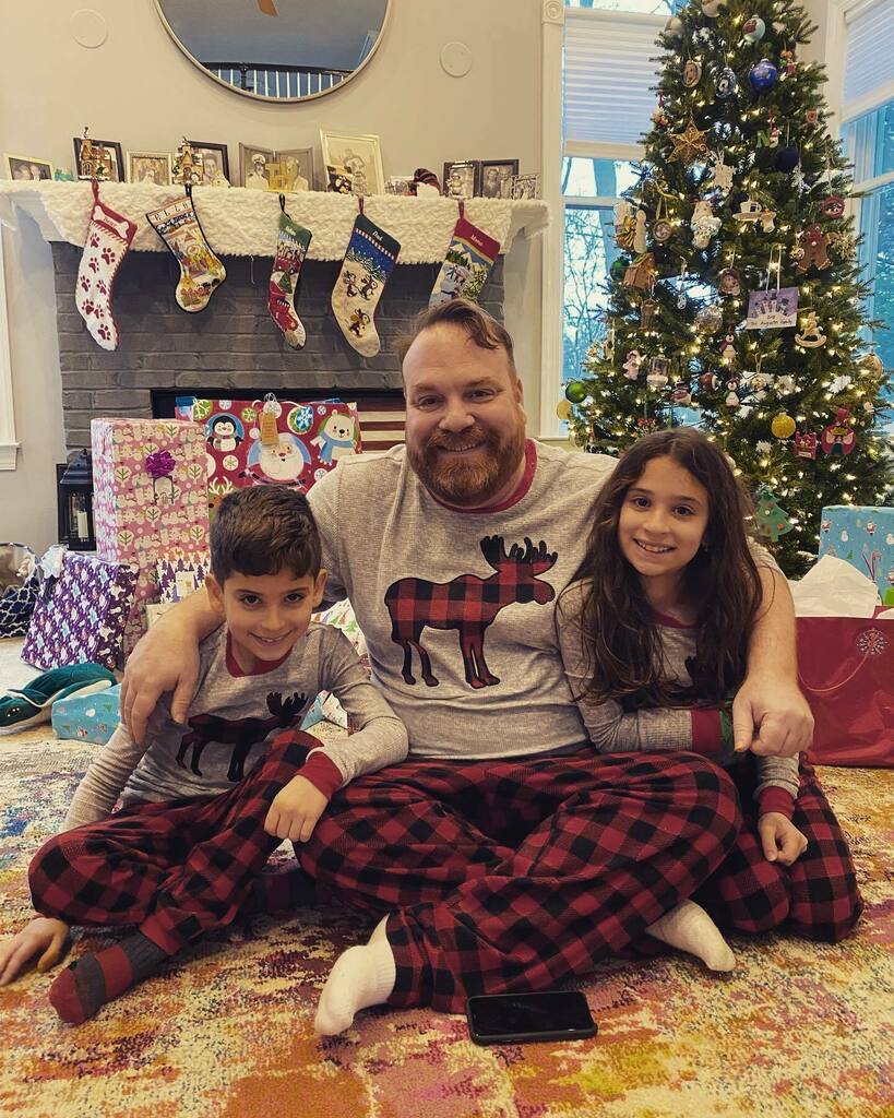 billyaugust's tweet photo. Merry Christmas! #gunkle #happyholidays https://t.co/TJ1I2UBkzq https://t.co/aP9tN7ZCj3