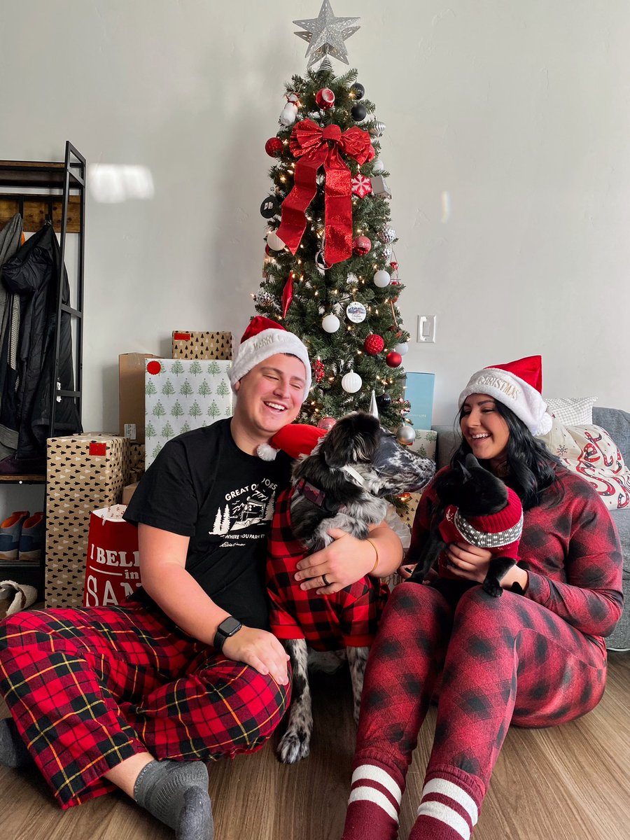 HaineyMason's tweet photo. Merry Christmas from the Hainey’s🎄🎁 https://t.co/7LvhLRSiTS