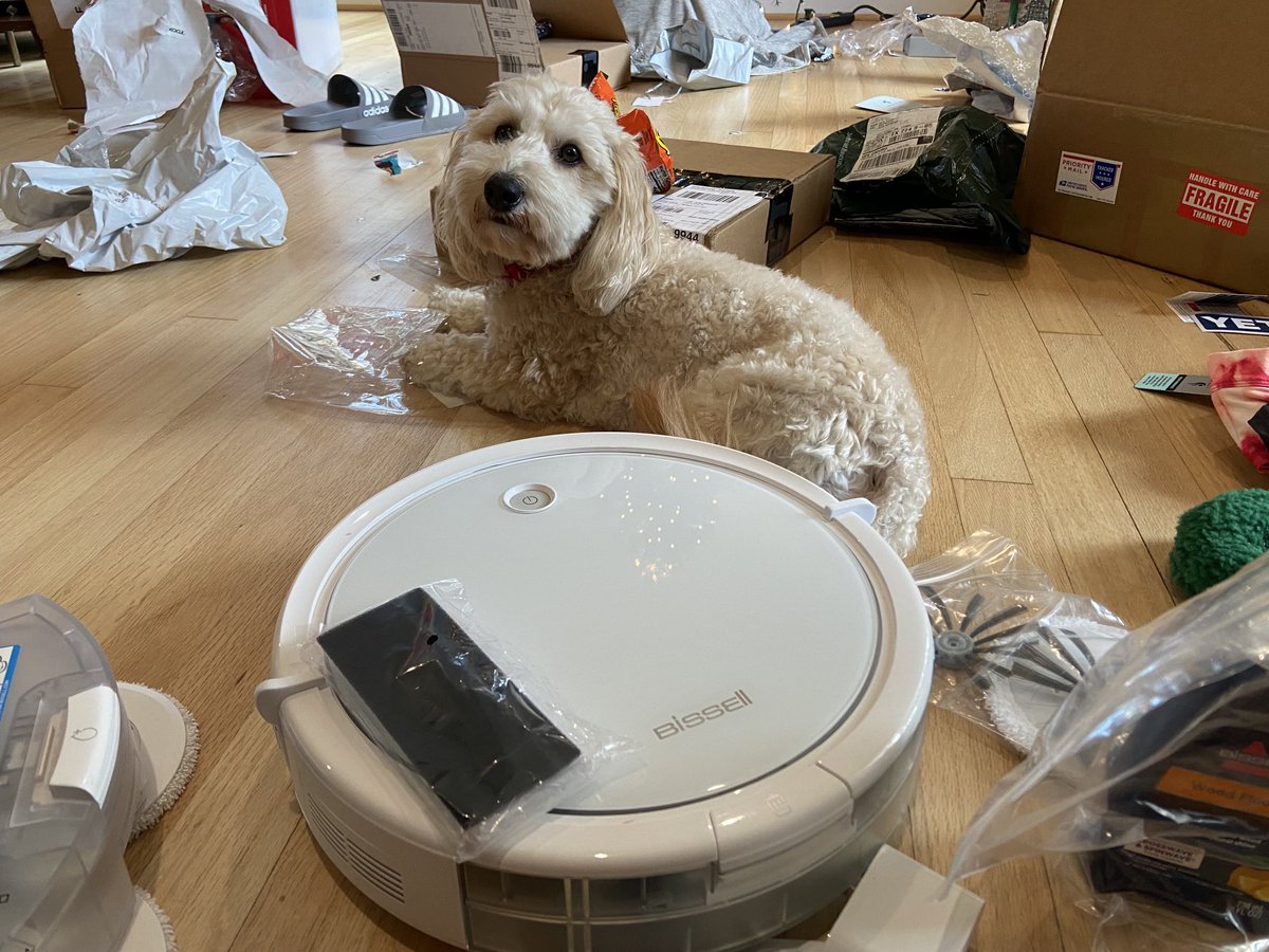 My favorite gift this year🐾🐶💙🧹  ⁦<a href="/BISSELLPets/">BISSELL Pet Foundation 🐶🐱</a>⁩ ⁦<a href="/BISSELLclean/">BISSELL</a>⁩
