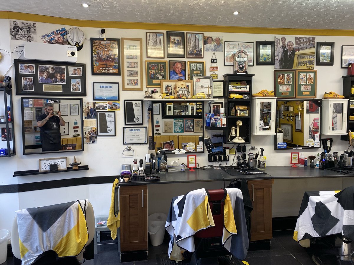 ccb49brw's tweet photo. @jayblades_ merry Xmas jay,I loved your strictly jive and the message from sir David Jason,what a Xmas present ,I just wanted to show you my barbershop located in Folkestone ,if you ever wanna pop in for a cup of Rosie Lee,would be great to chat “OFAH” happy new year ,CUSHTY https://t.co/wazGjduhFQ