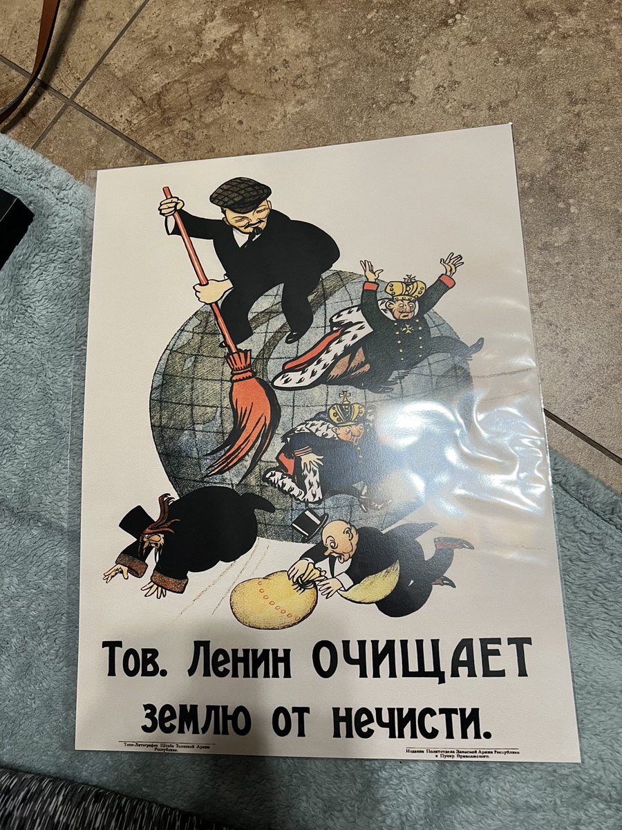 marsbarsela's tweet photo. “where did you get this” “amazon” “what did you type in to get this??” “communist propaganda” 😭😭 https://t.co/czZDmhIwU2