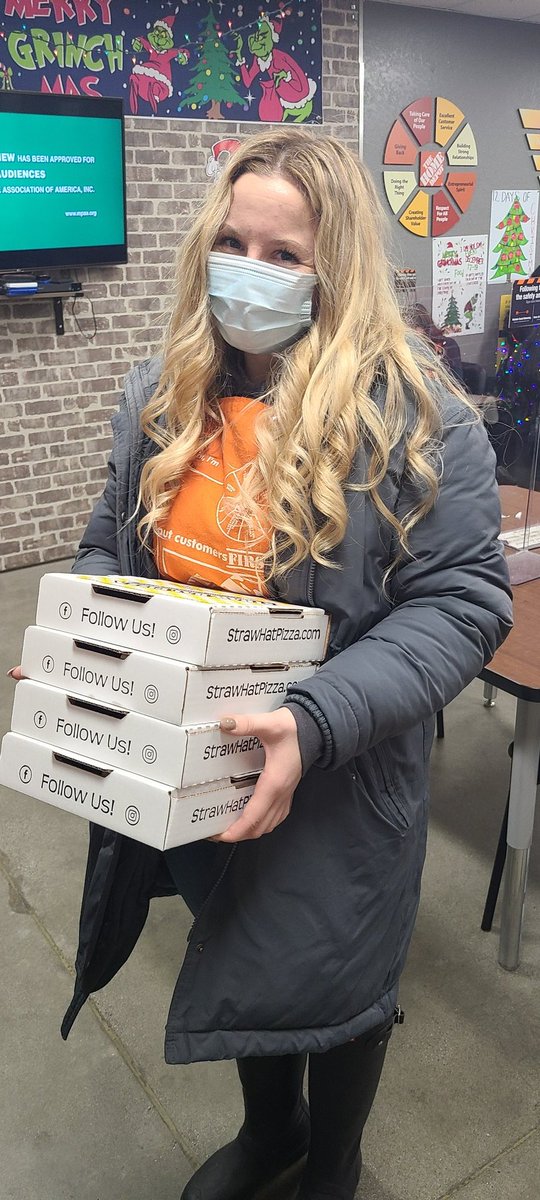HD6967_ASDS's tweet photo. Merry Christmas 6967. 
🍕🎄🎁 Pizza for everyone.
#bytheseaside6967
@AngelSM_831 @MRSSAHD @SteveKnottPN https://t.co/ljro4LeEcp