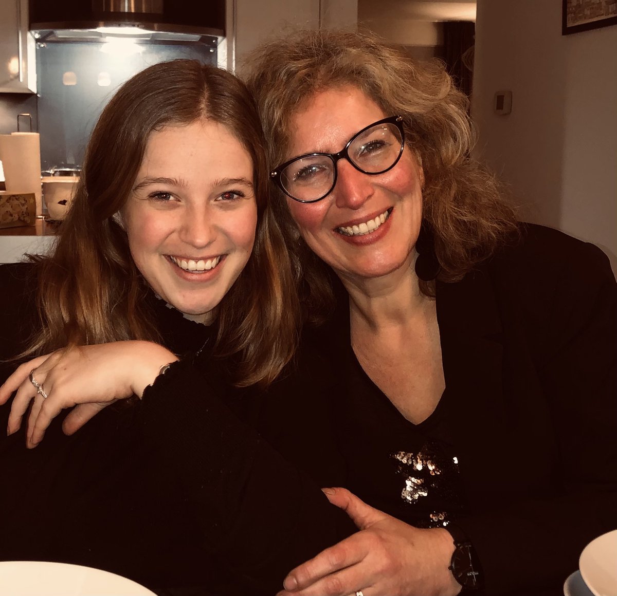 jet_terbraak's tweet photo. Wat een fijne kerst!! (Met de boosterprik als heel fijn kerstcadeautje 😄) https://t.co/Iwo8prVnjp