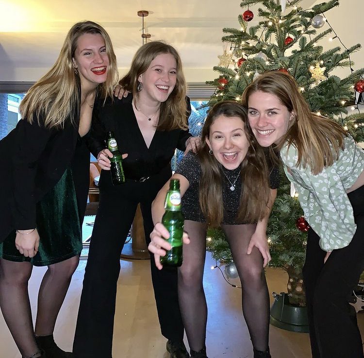 jet_terbraak's tweet photo. Wat een fijne kerst!! (Met de boosterprik als heel fijn kerstcadeautje 😄) https://t.co/Iwo8prVnjp