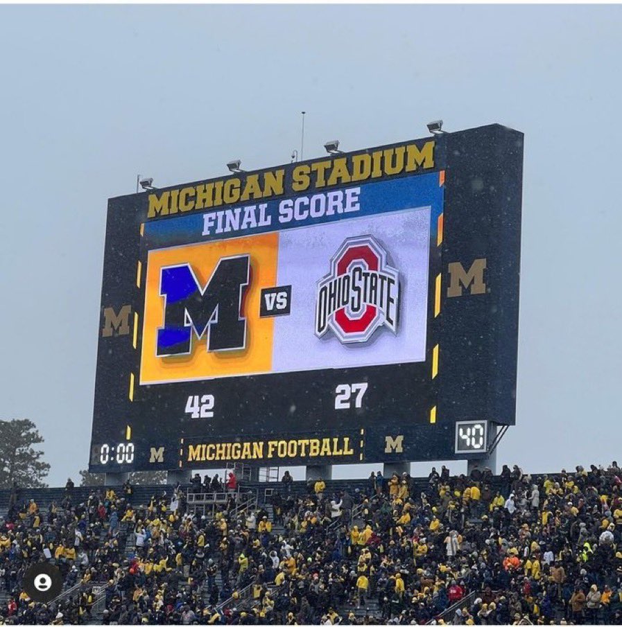 MikeR5577's tweet photo. Christmas took place 4 weeks ago in Ann Arbor. https://t.co/T2UcfKwP9c