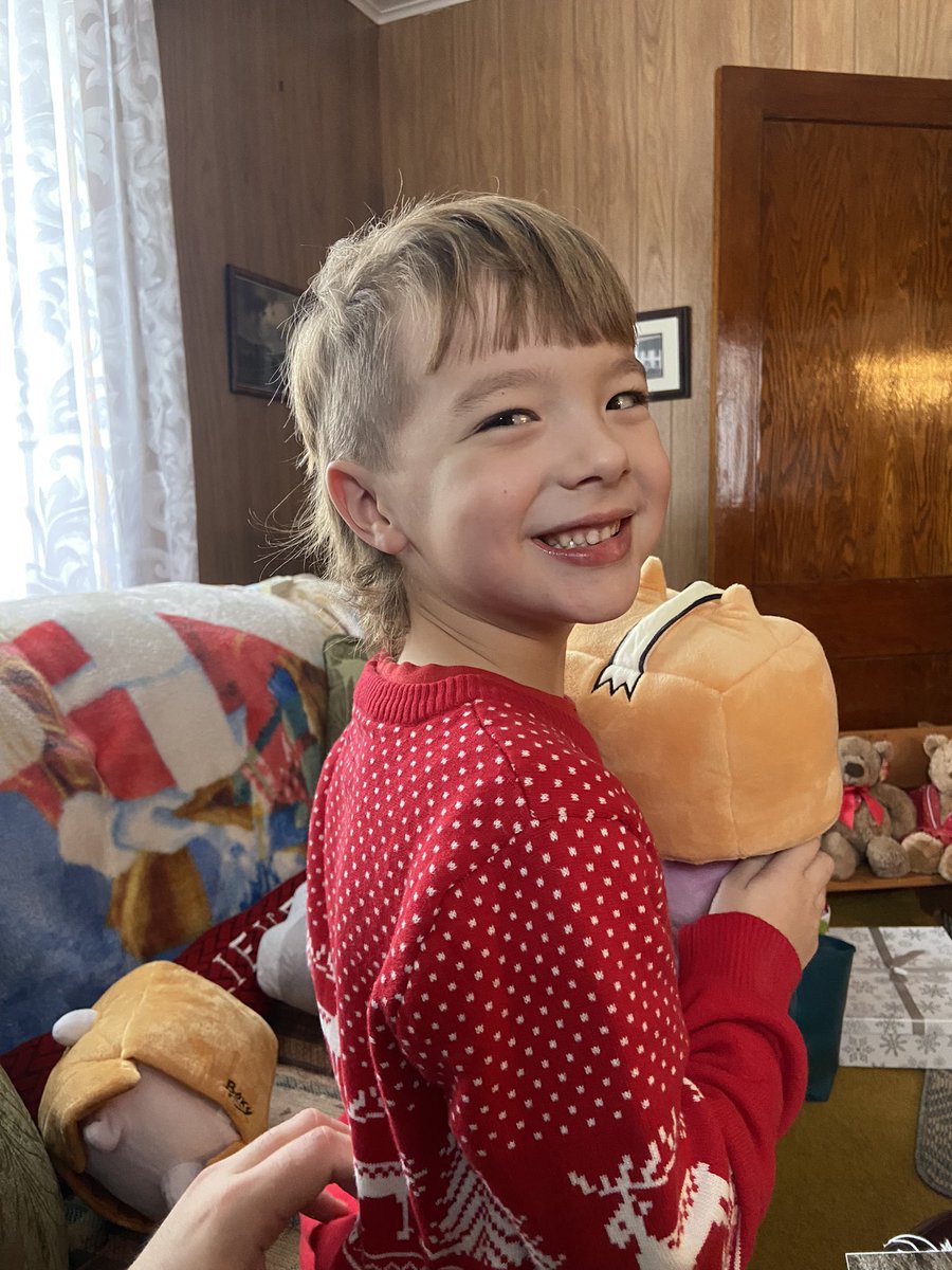 Terrilynnnn's tweet photo. Hey @Marner93 my nephew says he’s growing his mullet out too look just like you!!! @MapleLeafs @LeafsPR @NHL  #numberonefan #leafsnation #leafs #biggestfan #pleaseretweet #nhl #leafs #leafsforevever https://t.co/1jAa8NxiFA