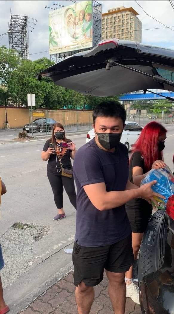 errenluna's tweet photo. AlterPasig doing charity work ✨ https://t.co/1on9Eip2vu