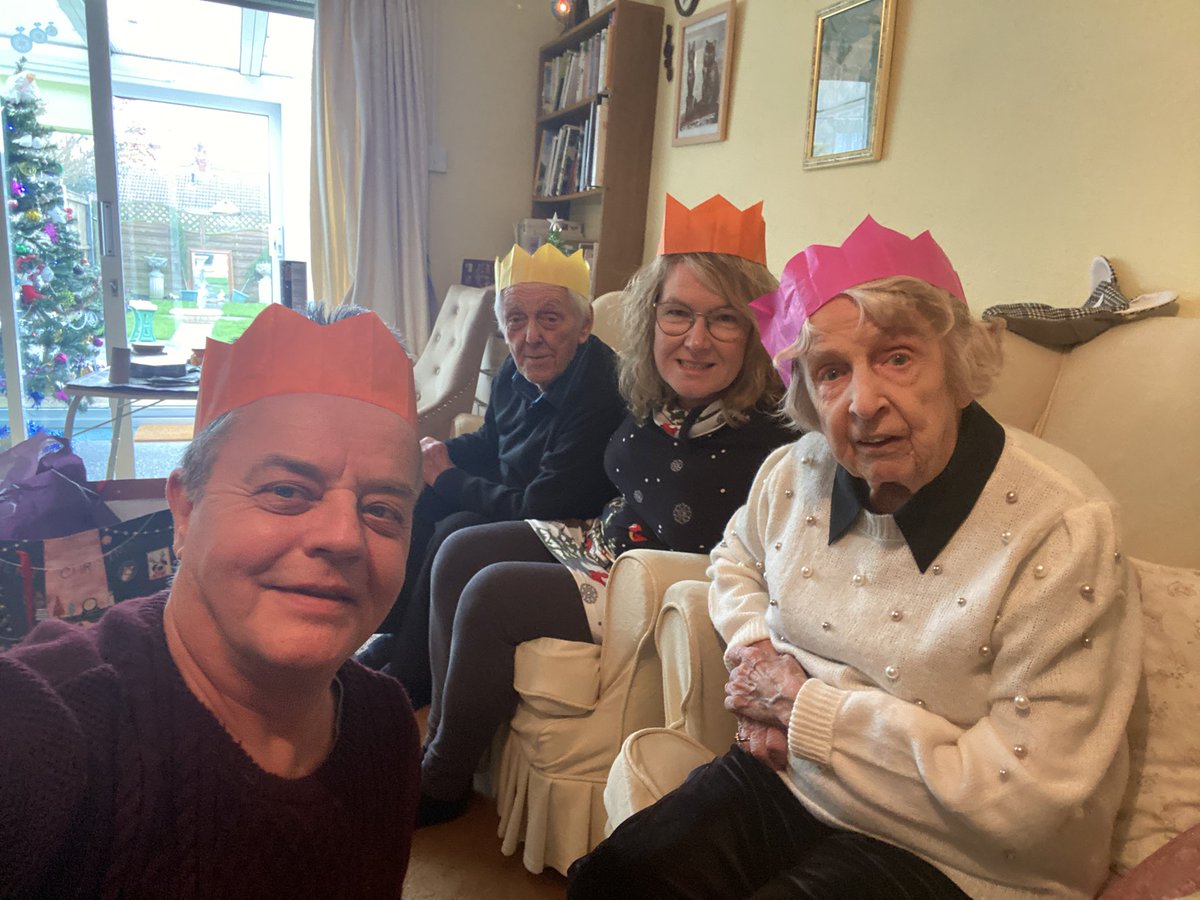 100marathons's tweet photo. Thankful I could spend some of Christmas Day with mum and dad, precious time and memories ❤️. #ChristmasDay https://t.co/nemuVQ3xGa