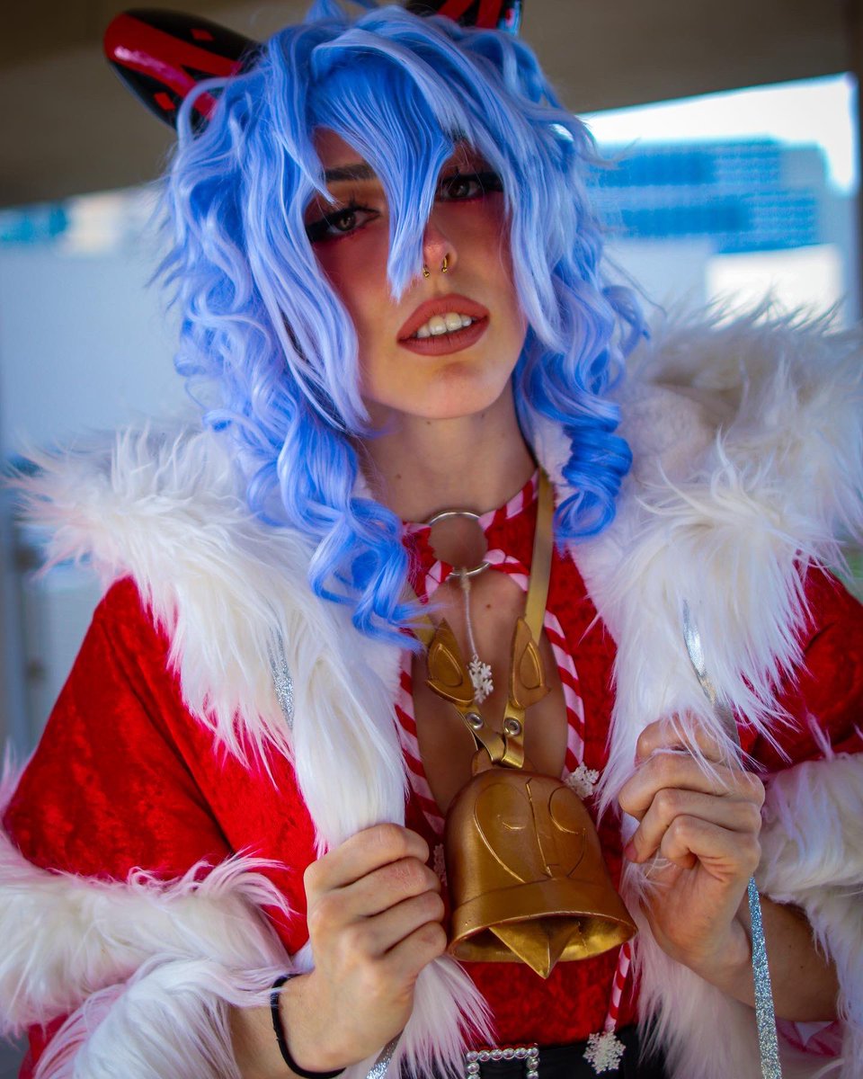 PAA_Studios's tweet photo. It’s a very Ganyu Christmas! 
-
Ganyu: @itsyagorlgordan on Instagram 
-
Have a happy holidays from PAA to you!! 🎄🎅🎁
#holidaymatsuri https://t.co/XeZoxeGKx3