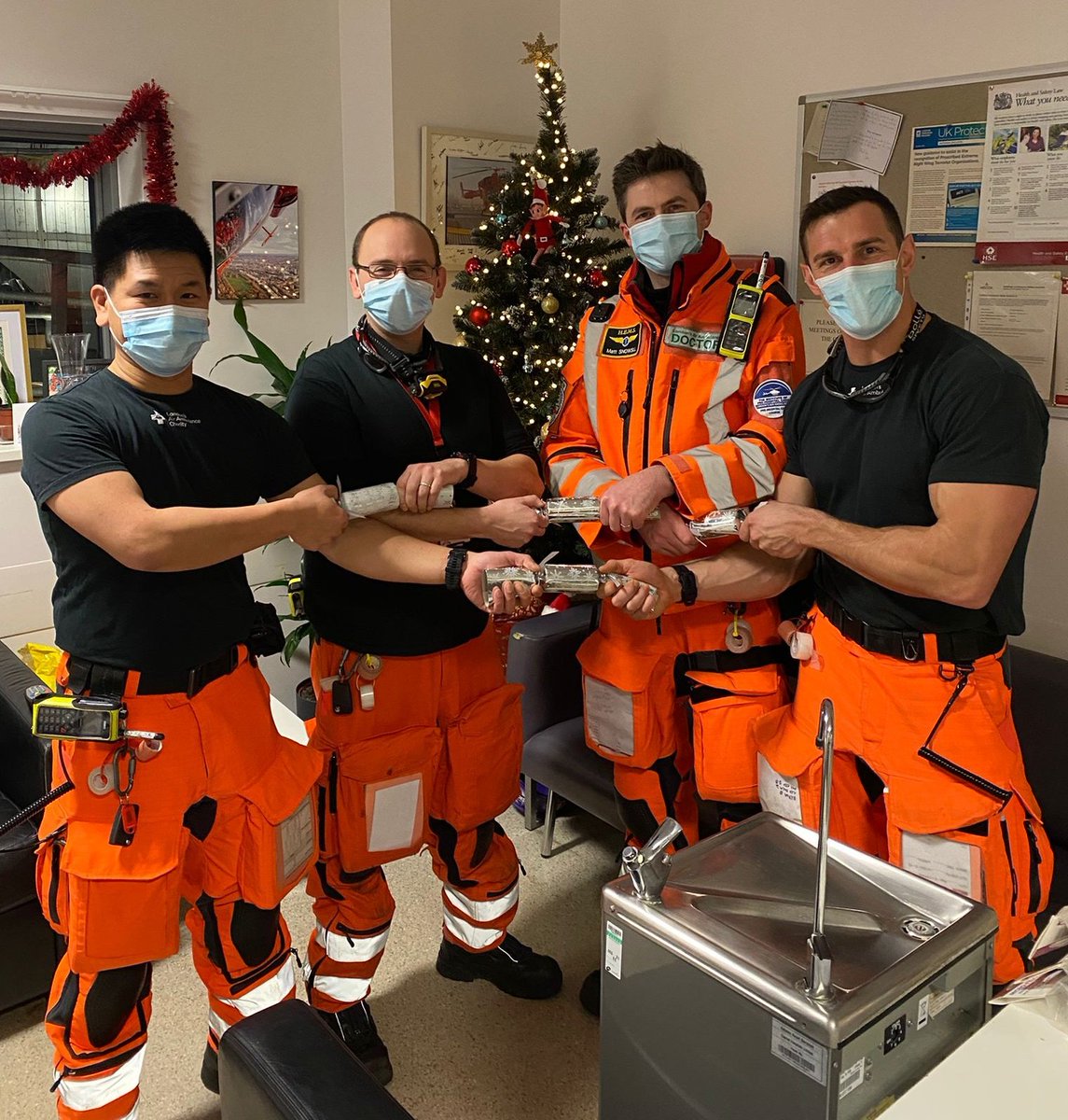 EMDoc_AB's tweet photo. Merry Christmas everyone!! #MedicOne to #MedicTwo handover done. Hope everyone is enjoying your time with loved ones and stay safe, and a shout out to all emergency services and NHS colleagues working over this festive period π
π² @LDNairamb #PHEM https://t.co/ybdKngYsF3