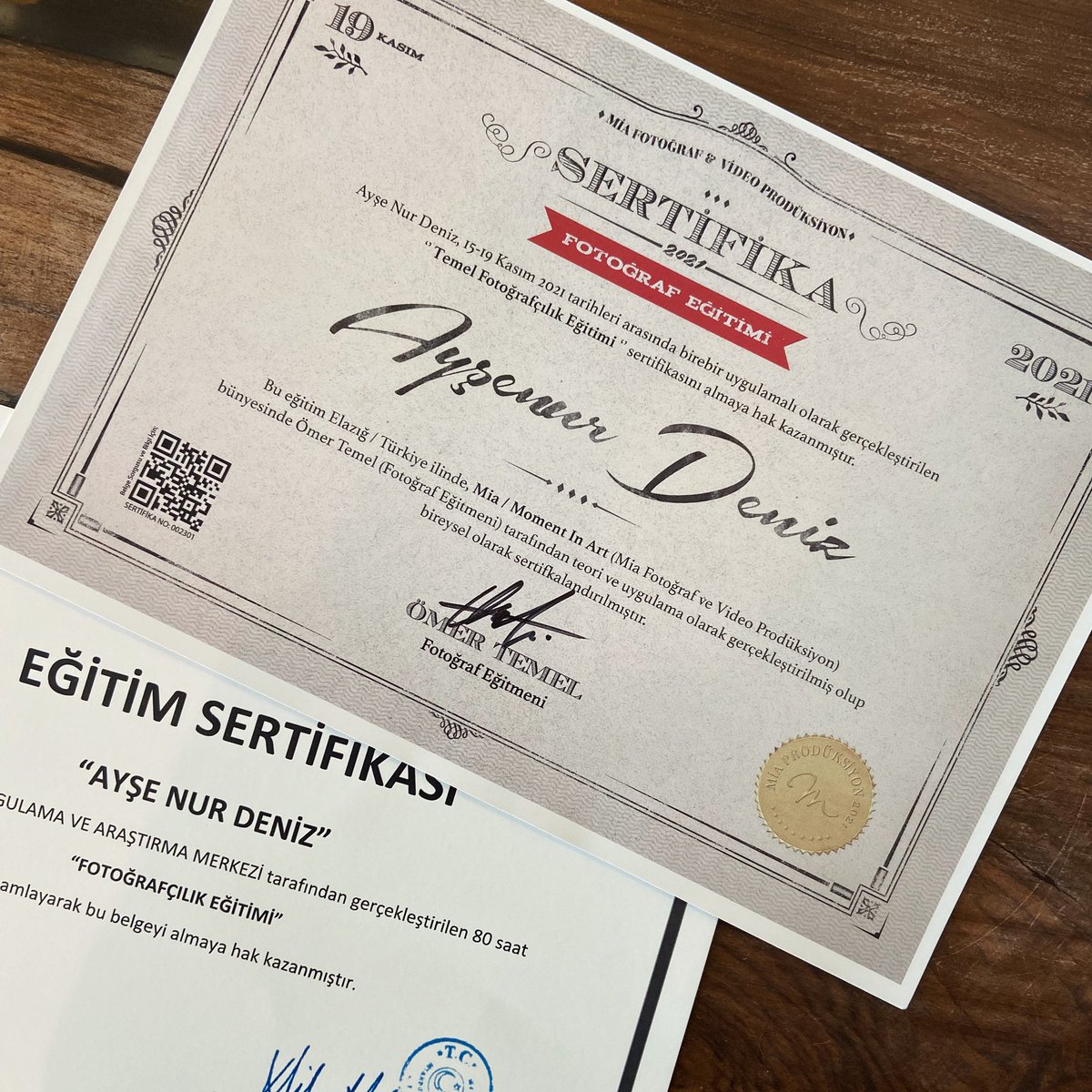omertemeltr's tweet photo. Ayşe Nur Deniz öğrencimiz ile tamamladığımız fotoğraf eğitimini başarısı sonucunda sertifikalandırdık. Göstermiş olduğu azimden dolayı tebrik ediyor, gelecekteki hayatında başarılar diliyorum.
•
• E-Devlet Onaylı Sorgulanabilir Sertifika sahibi olmak ister misiniz? https://t.co/qniL78jQCh
