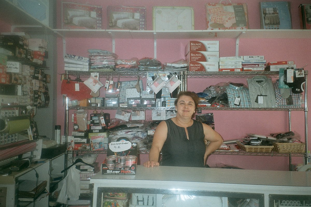 recoverodocu's tweet photo. Así ha pasado el tiempo en la tienda de Tita Milagros...⌛️ https://t.co/ROR6jZajn6